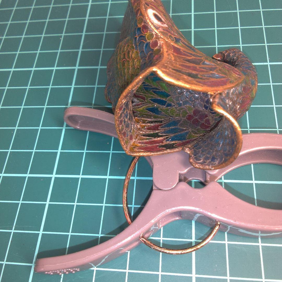 小物１ 七宝？ 孔雀デザインの金属製置物 つのがありません