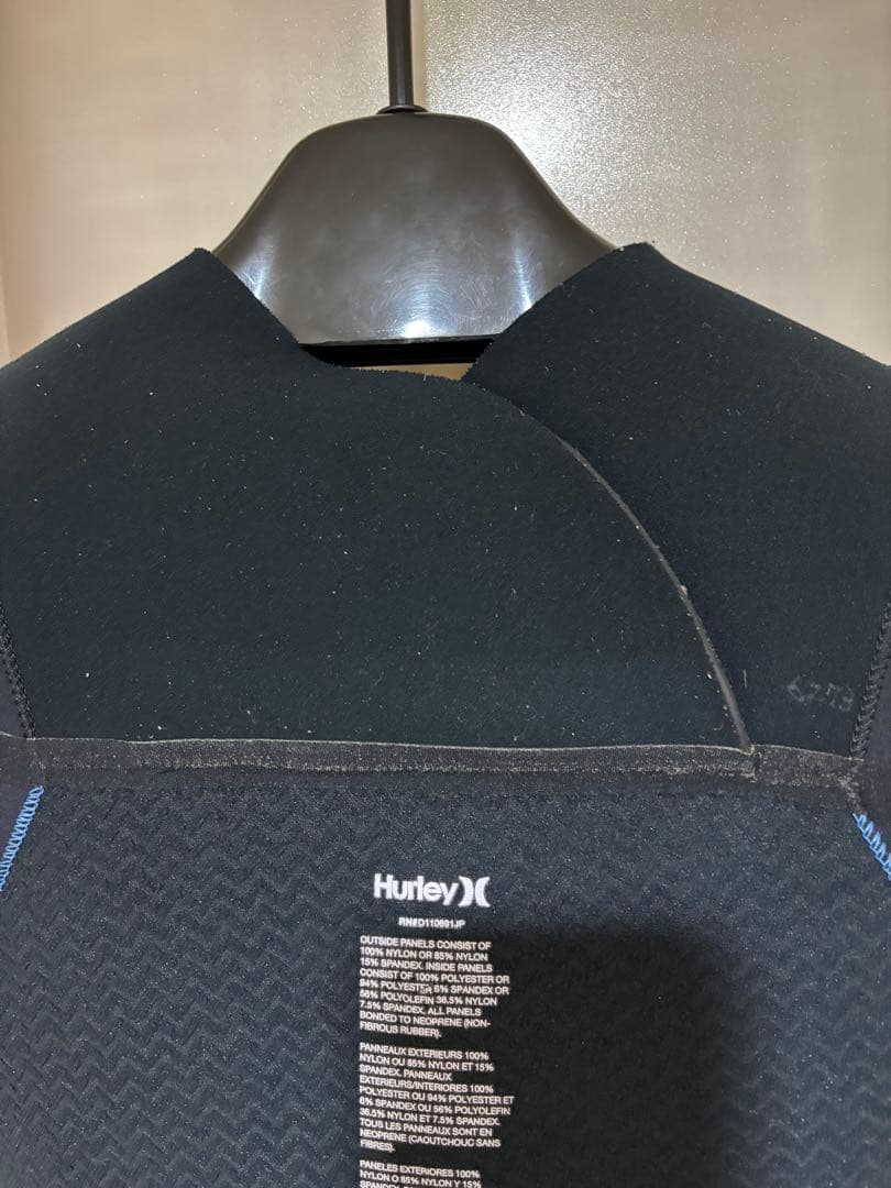 使用少なめ！　Hurley　セミドライ　チェストジップ　Lサイズ相当　日本製