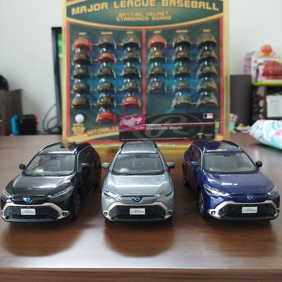 非売品30分1スケール　COROLLA CROSS ミニカー 3台セット
