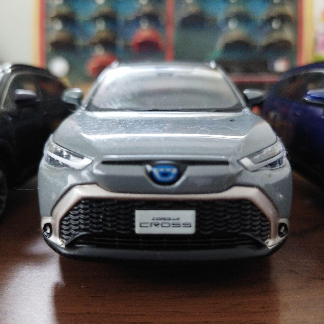 非売品30分1スケール　COROLLA CROSS ミニカー 3台セット