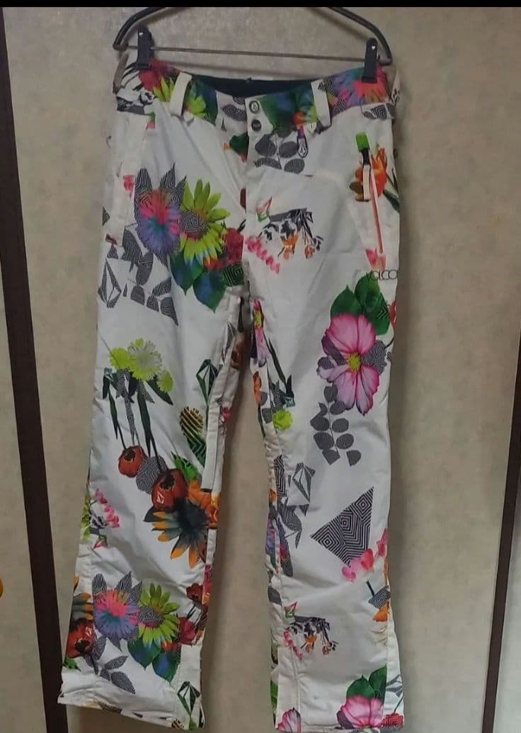 VOLCOM ボルコム スノーボードウェア スキーウェア