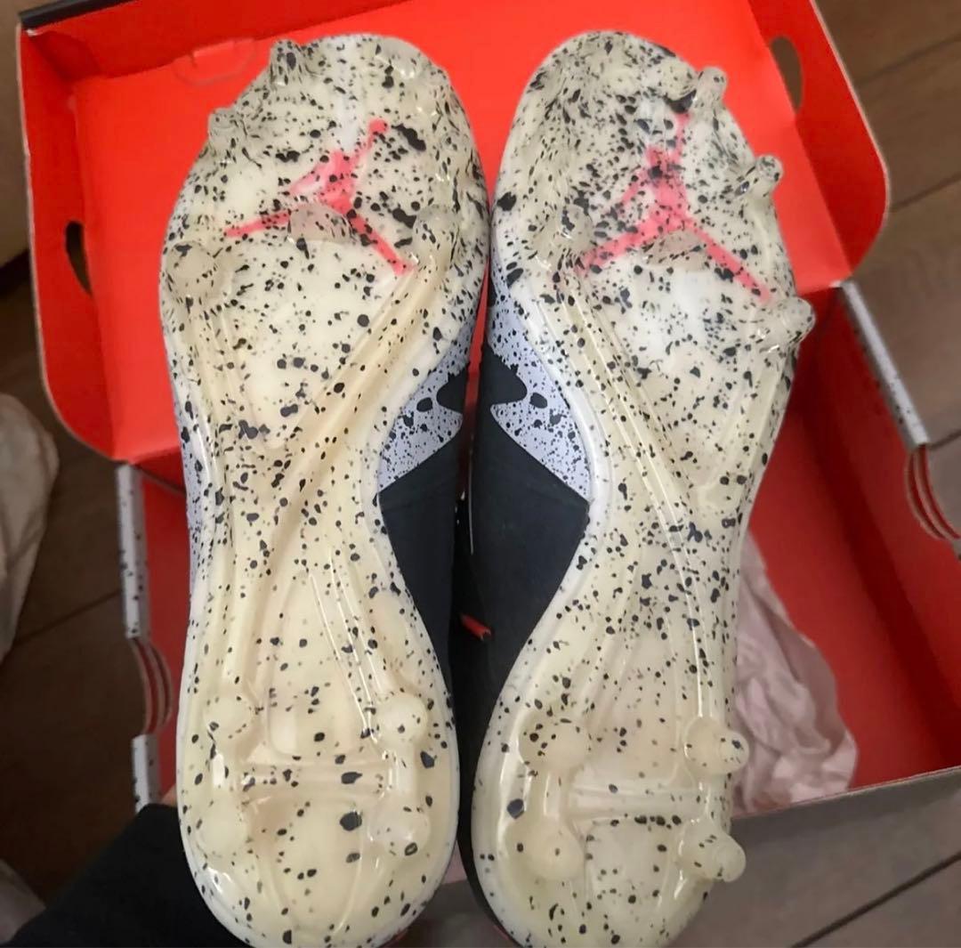 [新品希少]ネイマール×ジョーダン　ハイパーヴェノム フィニッシュ NJR