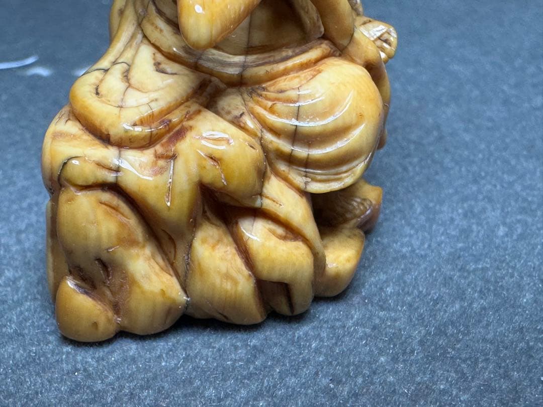 極上　根付　天然素材　アンティーク　骨董　飾り物　古美術品　 置物　細密細工