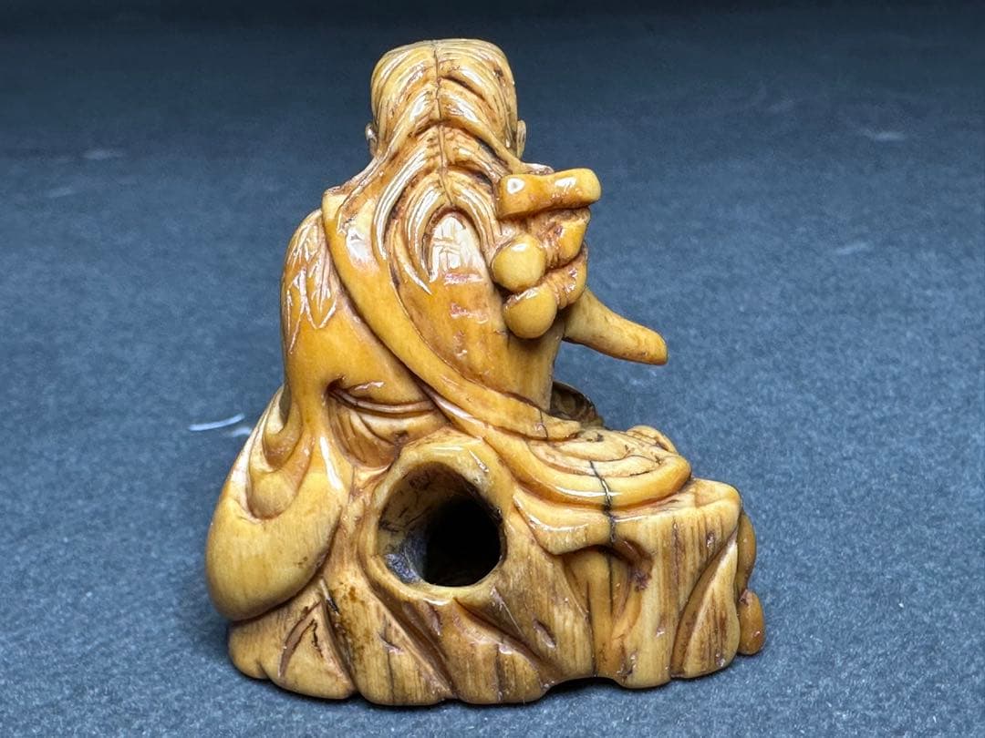 極上　根付　天然素材　アンティーク　骨董　飾り物　古美術品　 置物　細密細工