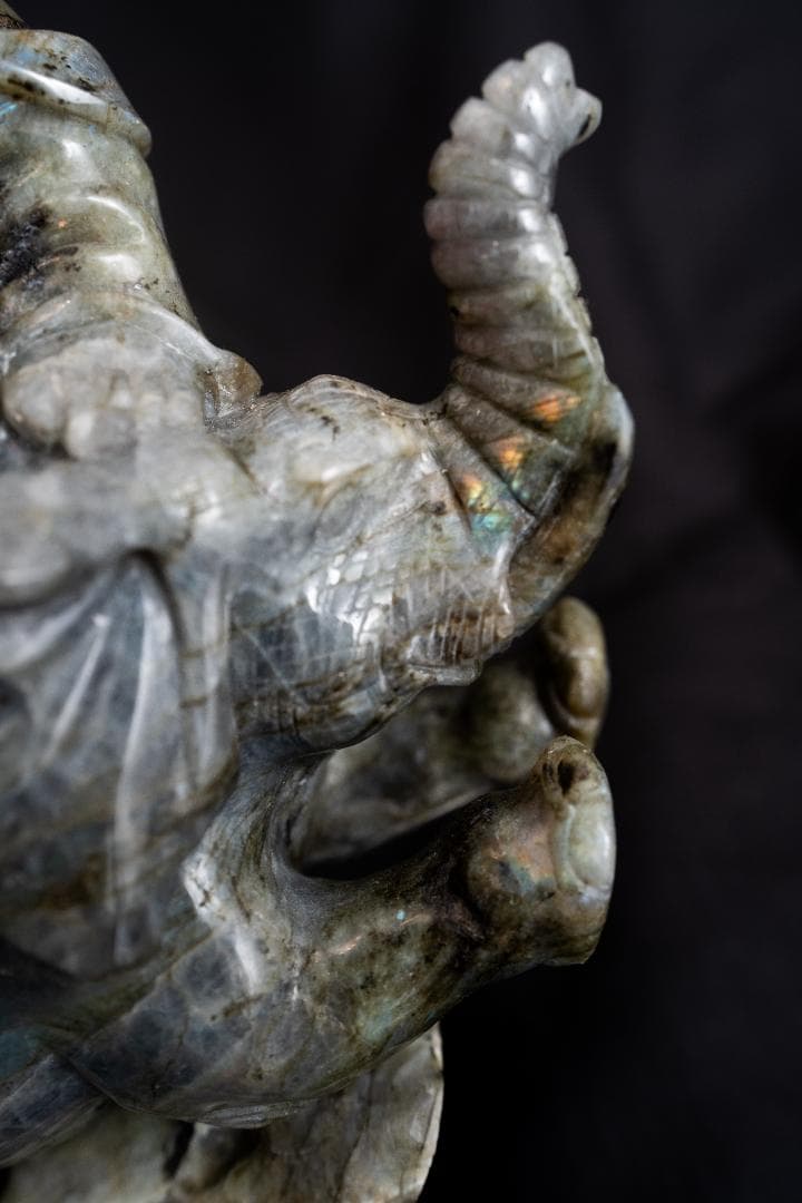 最高品質★ラブラドライト 布施様と象の彫刻