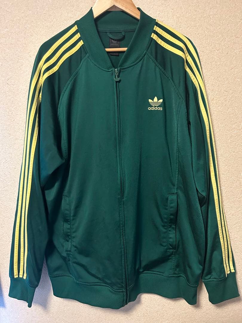 adidas グリーンジャケット