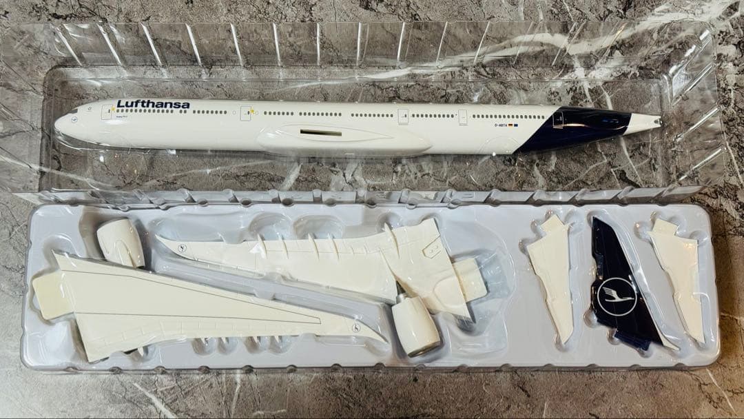 【外箱破れ/中身新品】Lufthansa B777-9 プラモデル 1/200