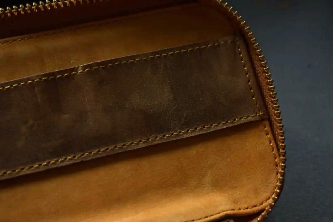 バハギア ラウンドジップ型 ペンケース クレイジーホース革 ブラウン