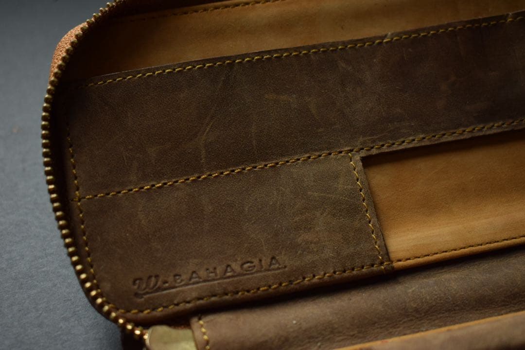 バハギア ラウンドジップ型 ペンケース クレイジーホース革 ブラウン