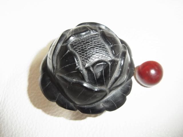 中国 清新時代（1800年頃）大変美しい◆黒い石 手彫 黒い蓮（ハス） 鼻煙壺