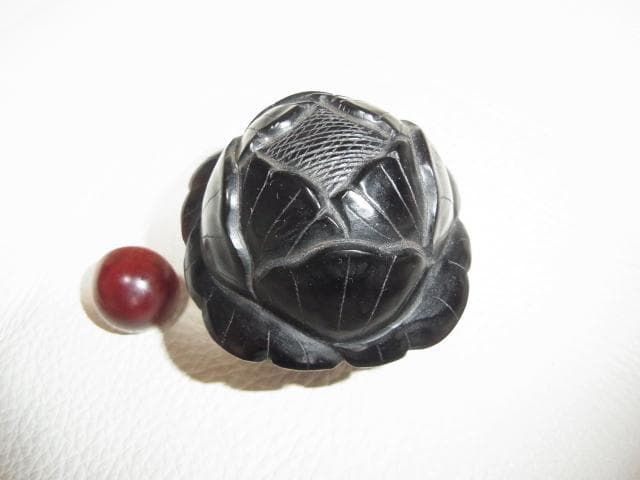 中国 清新時代（1800年頃）大変美しい◆黒い石 手彫 黒い蓮（ハス） 鼻煙壺