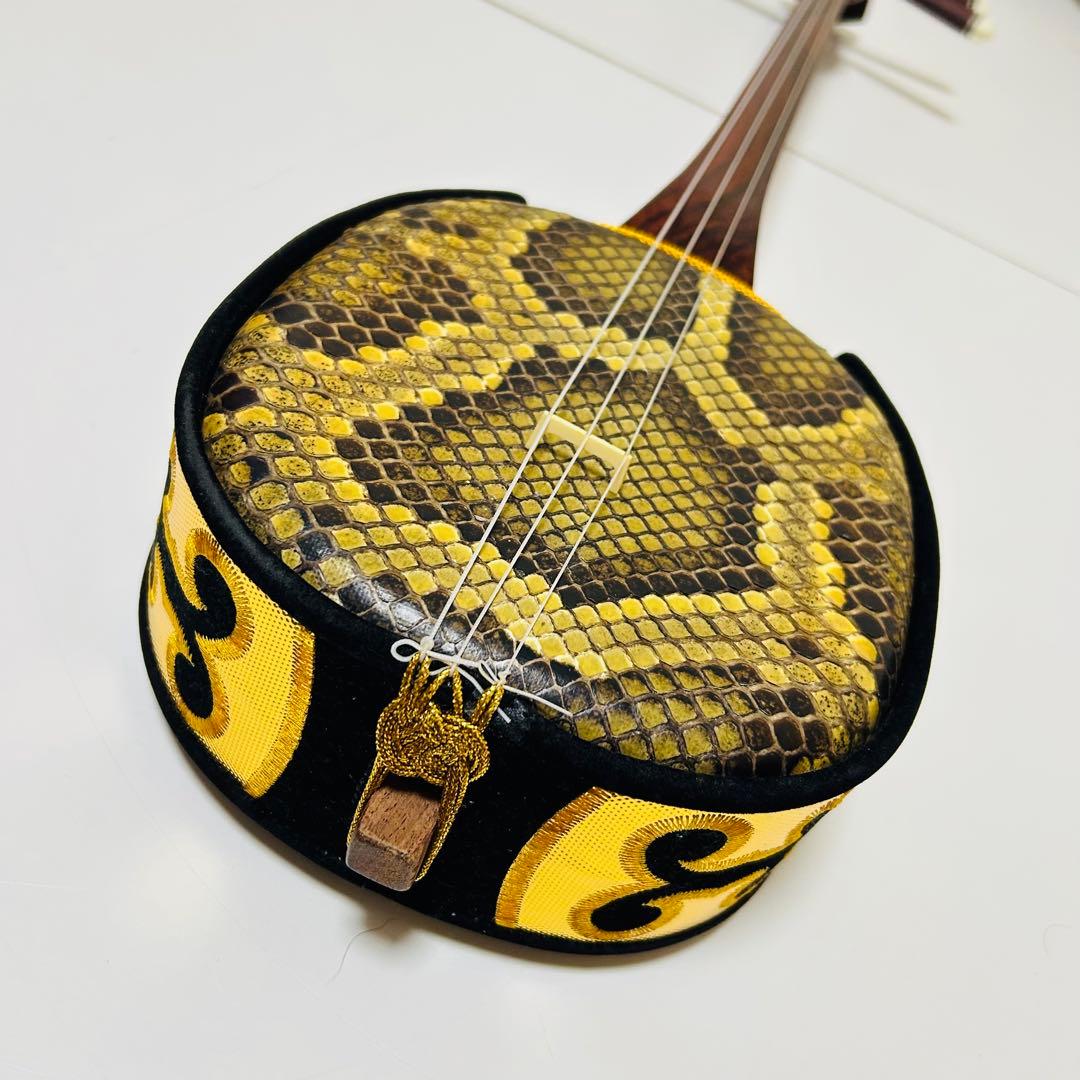 【希少品】高級 沖縄三線 与那城型 実入りゆし木 スンチー塗り 蛇革 本革