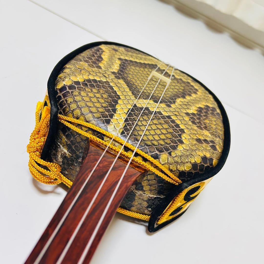 【希少品】高級 沖縄三線 与那城型 実入りゆし木 スンチー塗り 蛇革 本革