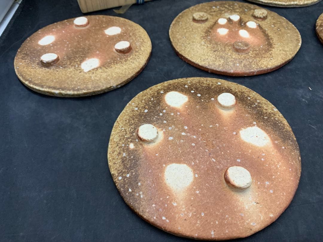 信楽焼　高橋春斎　丸皿５枚　三ッ脚付　共箱付　懐石料理料亭皿