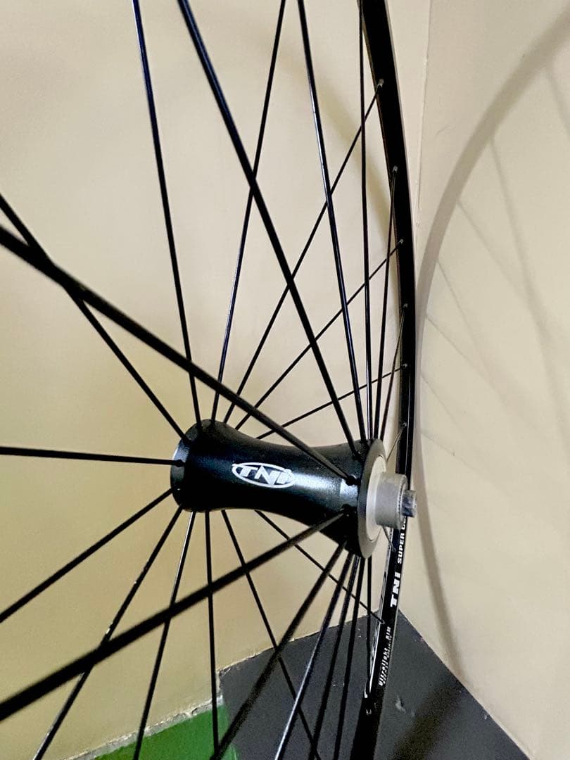 【TNI ハブ&リムの軽量ホイール（前輪）】重量0.77kg
