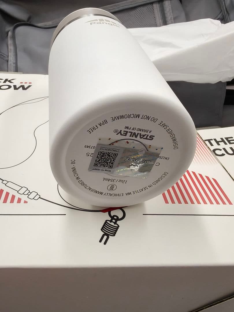 PANGLE2026ギフトボックス スーツケース、コップ、ネック枕。1月限定販売