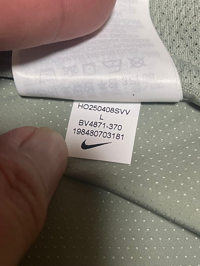 Nike 薄緑フード付きウィンドブレーカーと水色ショーツ　セットアップ