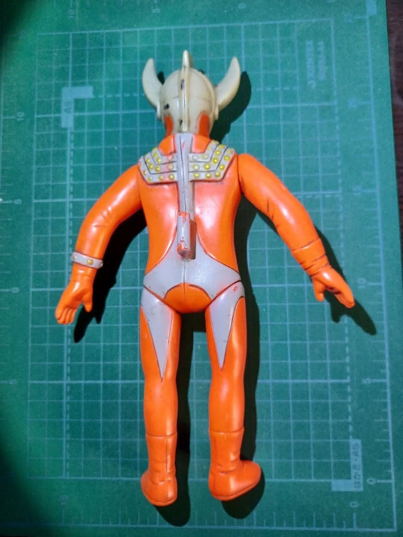 飛べ・ウルトラマン　円谷プロ