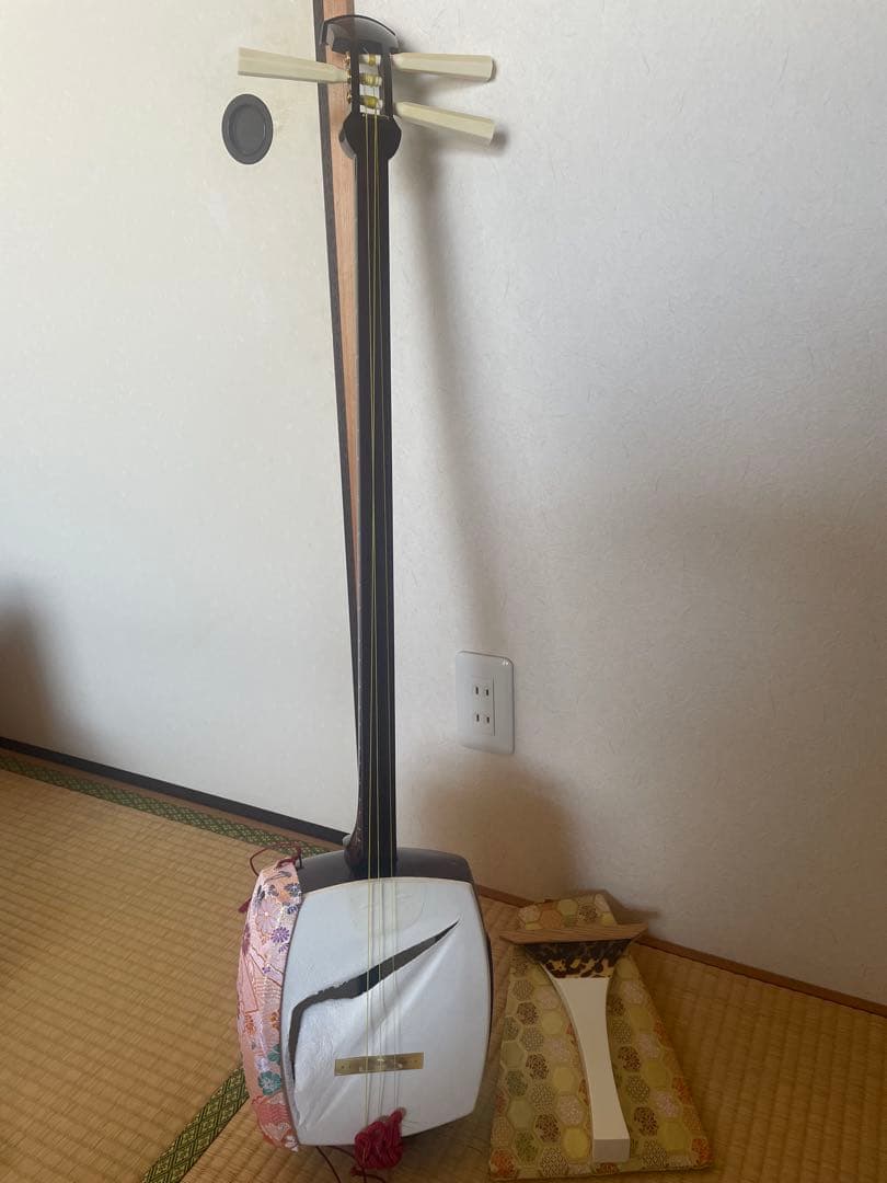 三味線　紫檀 糸巻 撥 天然素材