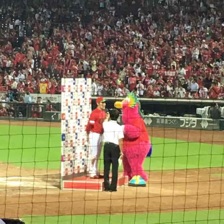 カープ　巨人　読売ジャイアンツ　丸　直筆サインボール