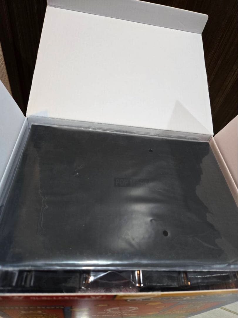 MEGA SPACE molly 400%クレヨンしんちゃん　POPMART