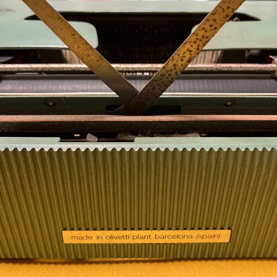 ほぼ完動品　タイプライターOlivetti Lettera 32 #497