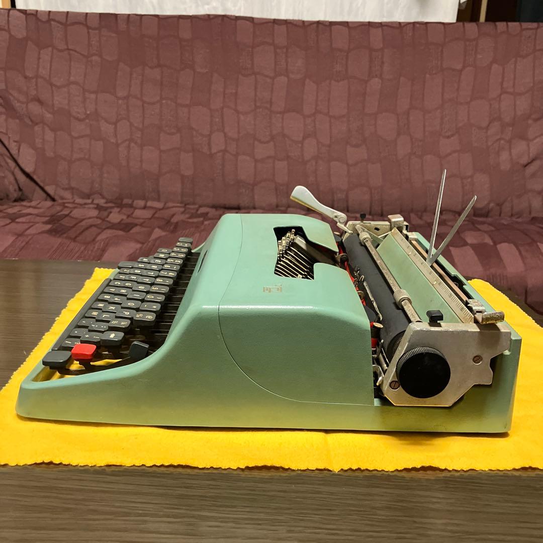 ほぼ完動品　タイプライターOlivetti Lettera 32 #497