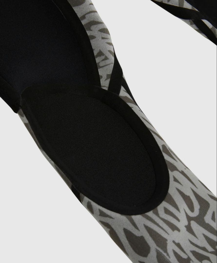 RVCA 3/2 BALANCE CHEST ZIP フルスーツ Mサイズ