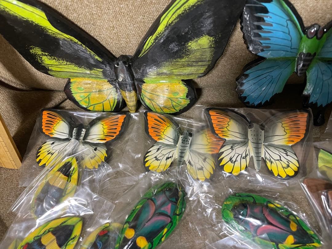 【大量まとめ売り】木彫りの蝶々　海外土産　かわいい　チョウチョ