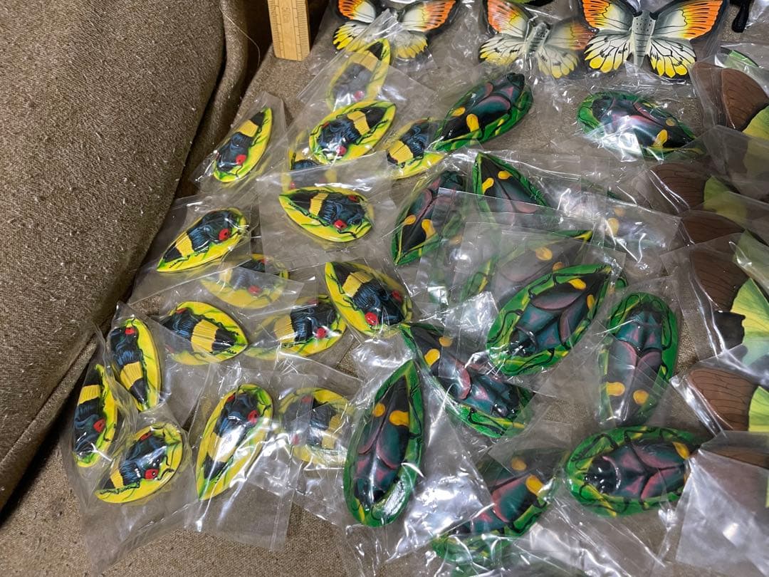 【大量まとめ売り】木彫りの蝶々　海外土産　かわいい　チョウチョ