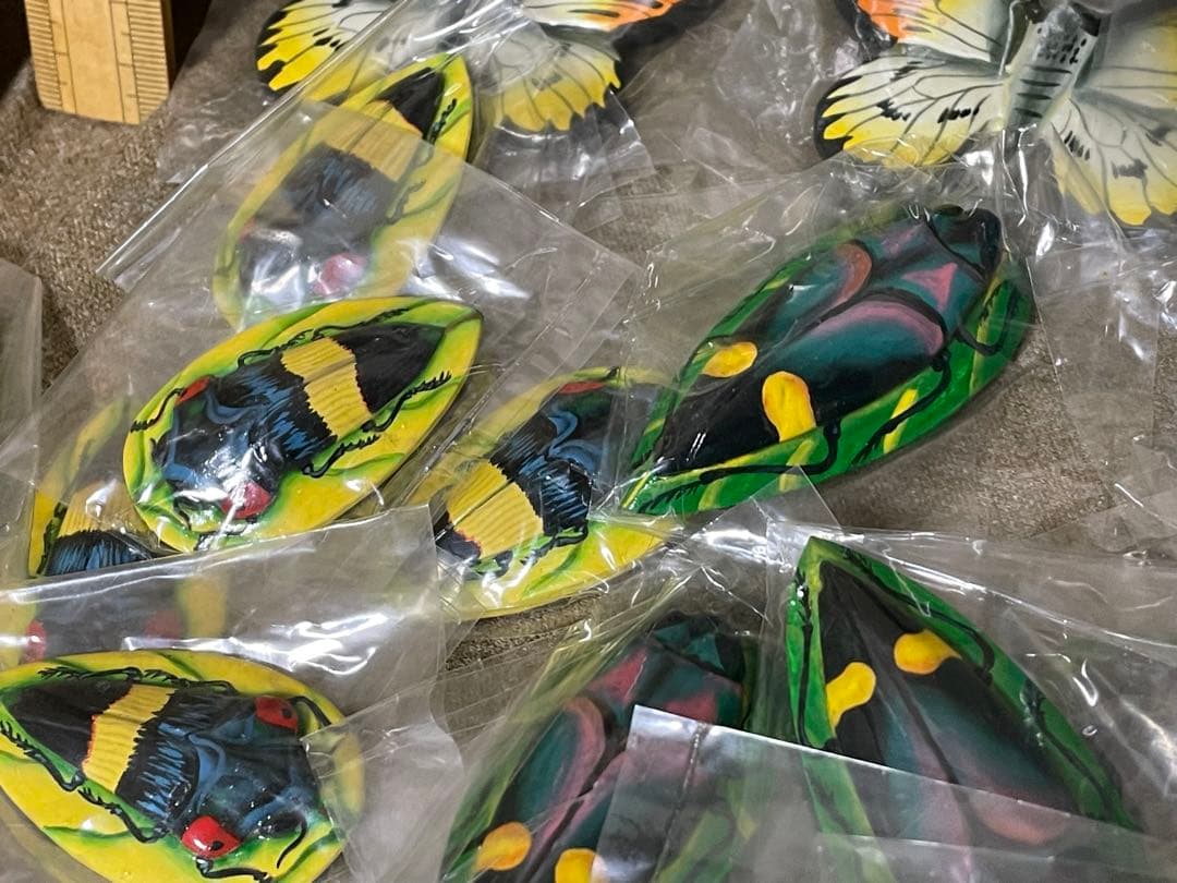 【大量まとめ売り】木彫りの蝶々　海外土産　かわいい　チョウチョ