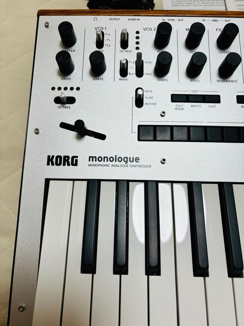 KORG monologue シンセサイザー