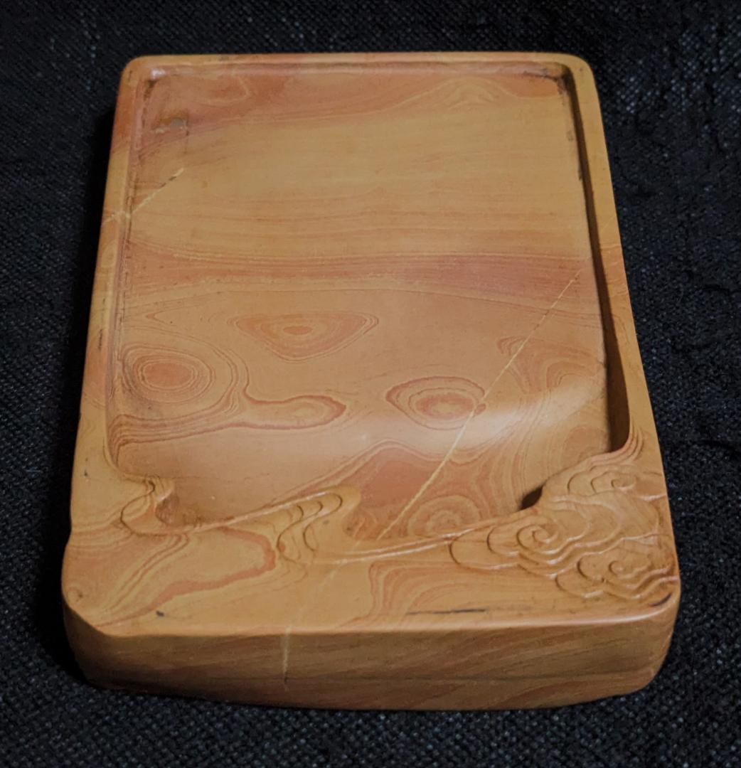 【紅絲硯】◆瑞雲文◆多層糸紋と波紋の美石◆唐木塗箱◆約6.3吋◆魯硯・山東省
