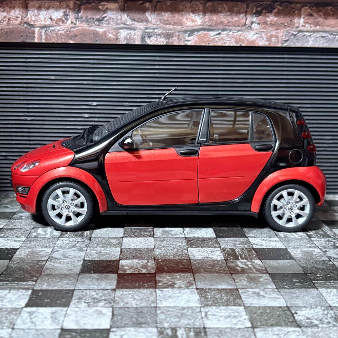 ディーラー特注 1/18 京商 smart forfour (W454)