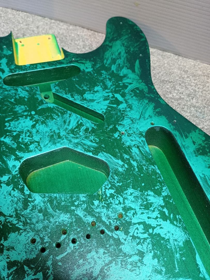 テレキャスター 塗装済ボディ ホワイトパールピックガード付き