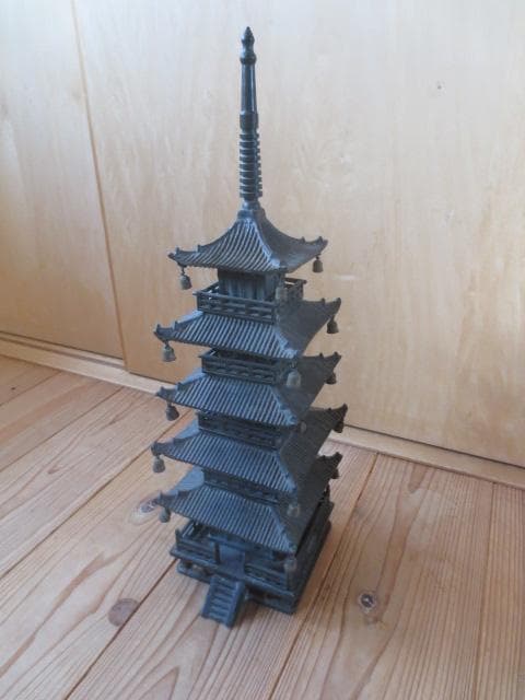 R7/05/7-5　　銅器　五重の塔　　高42 重量約3.5㎏