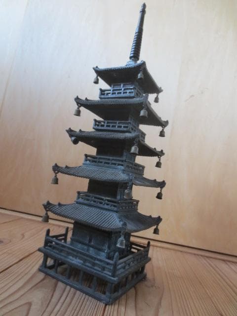 R7/05/7-5　　銅器　五重の塔　　高42 重量約3.5㎏
