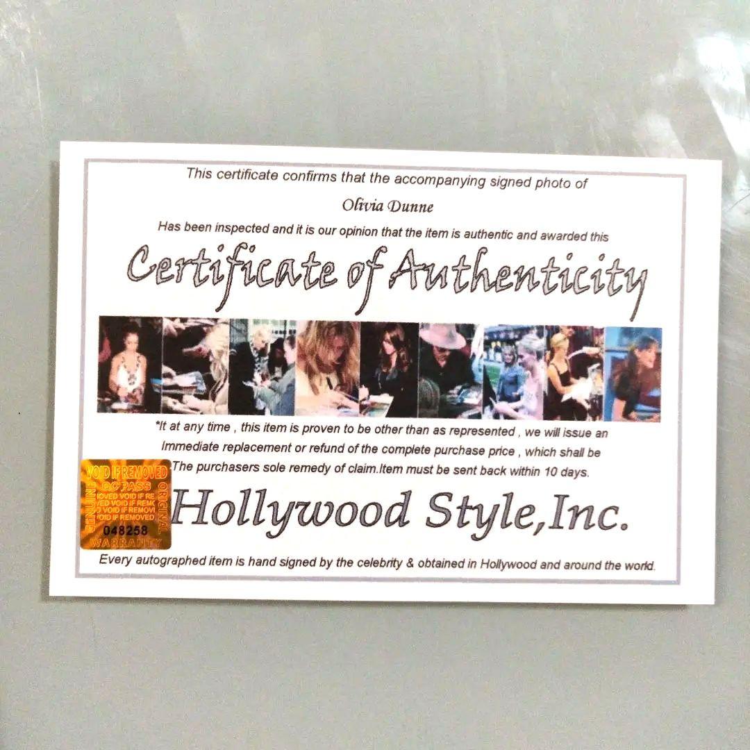 セール中…オリビア・ダン直筆サイン入り2Lサイズ写真…Olivia Dunne