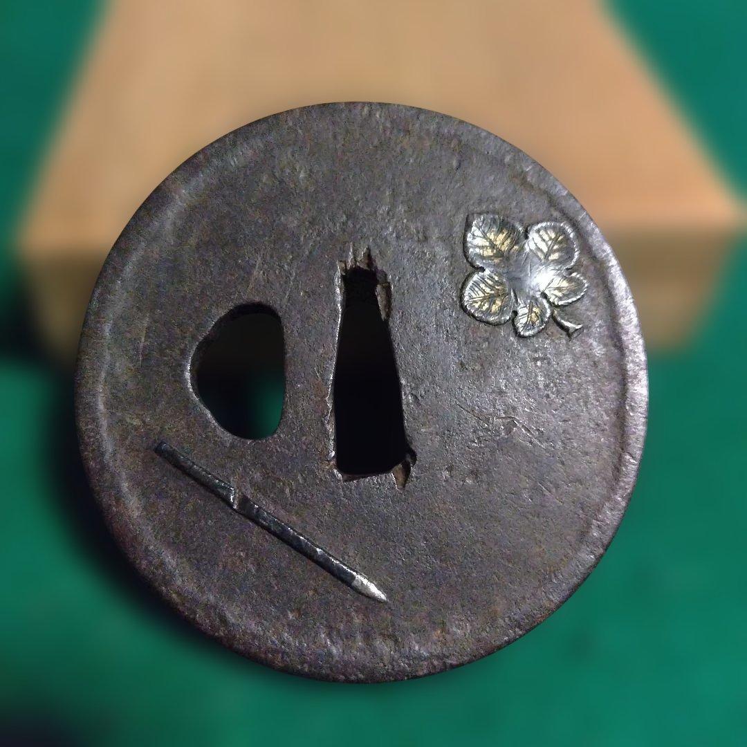 葉と花の装飾 鍔(つば) 鉄地