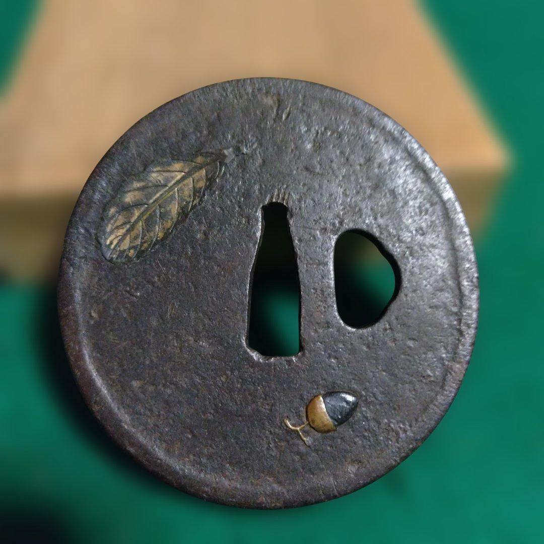 葉と花の装飾 鍔(つば) 鉄地