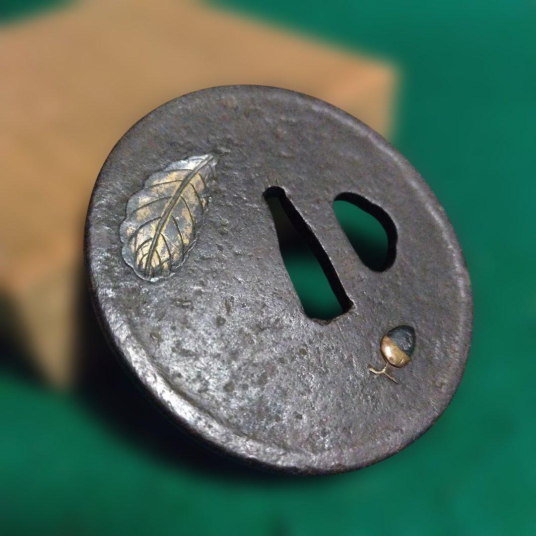 葉と花の装飾 鍔(つば) 鉄地