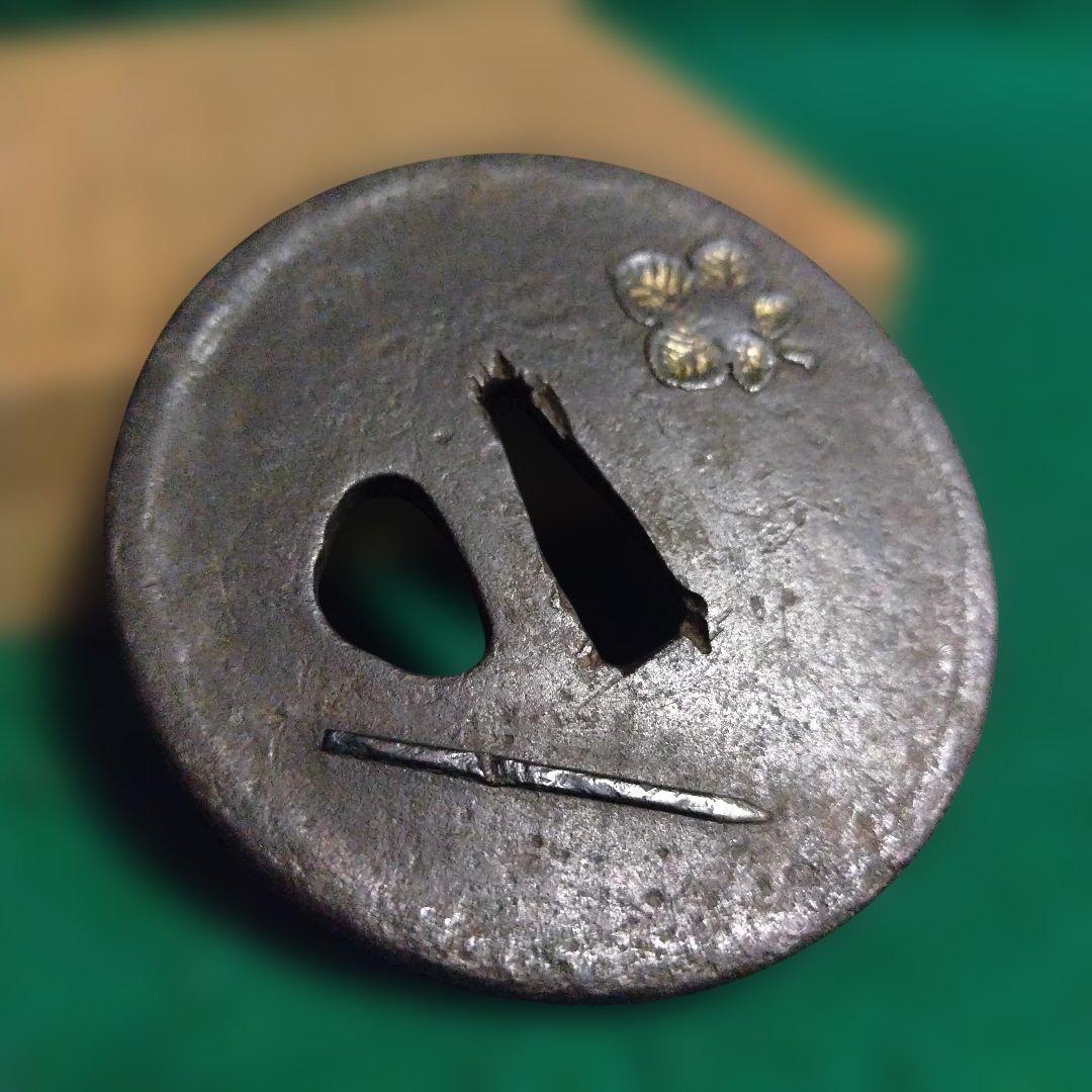 葉と花の装飾 鍔(つば) 鉄地