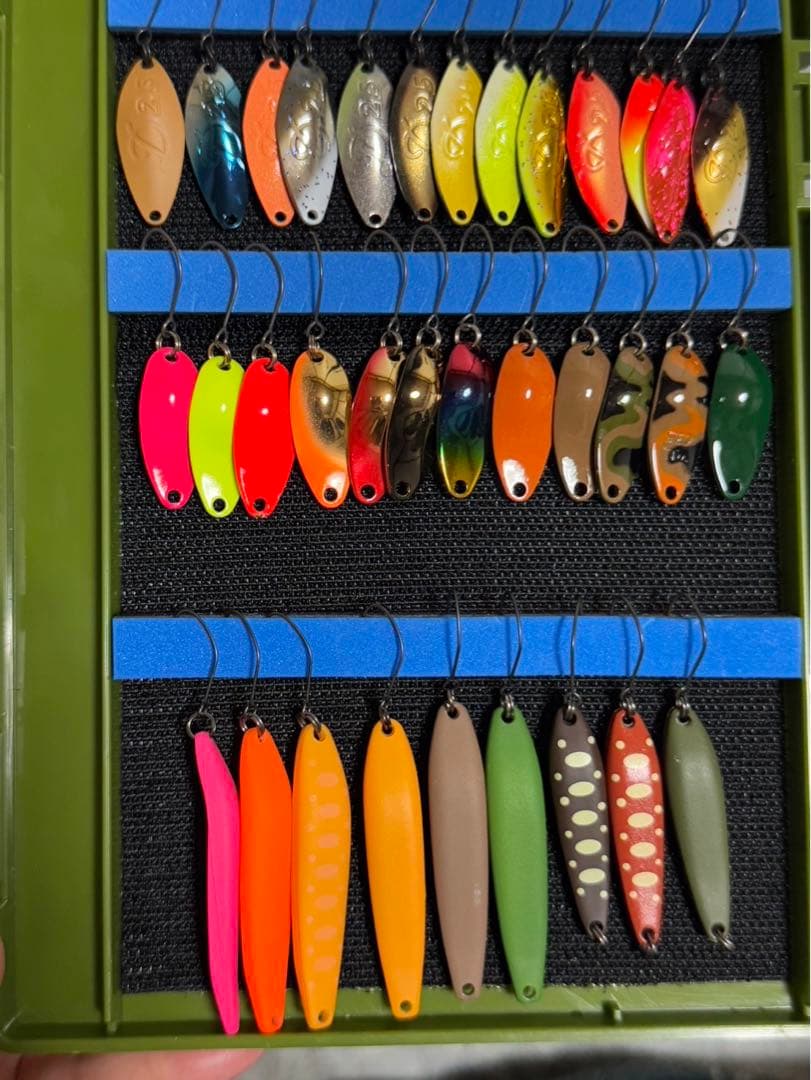 エリアトラウト 管釣り　プラグ56個スプーン101枚引退セット