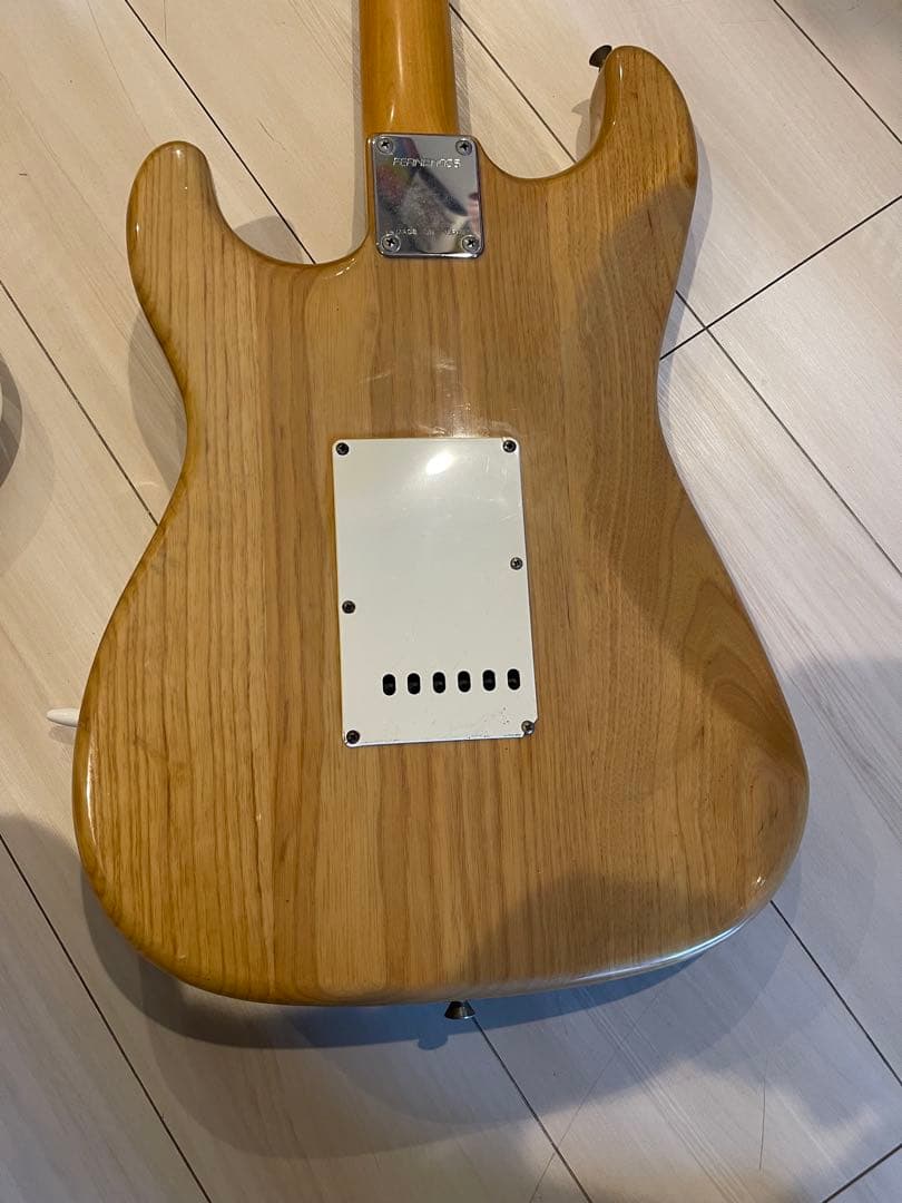 Fernandes ストラトキャスタータイプ エレキギター