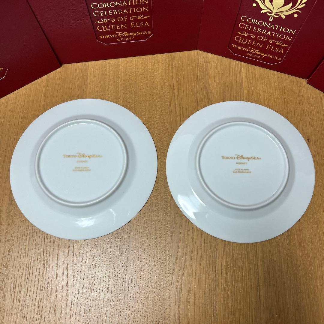 ファンタジースプリングス　エルサ　カップ・ソーサー2セット　プレート2枚
