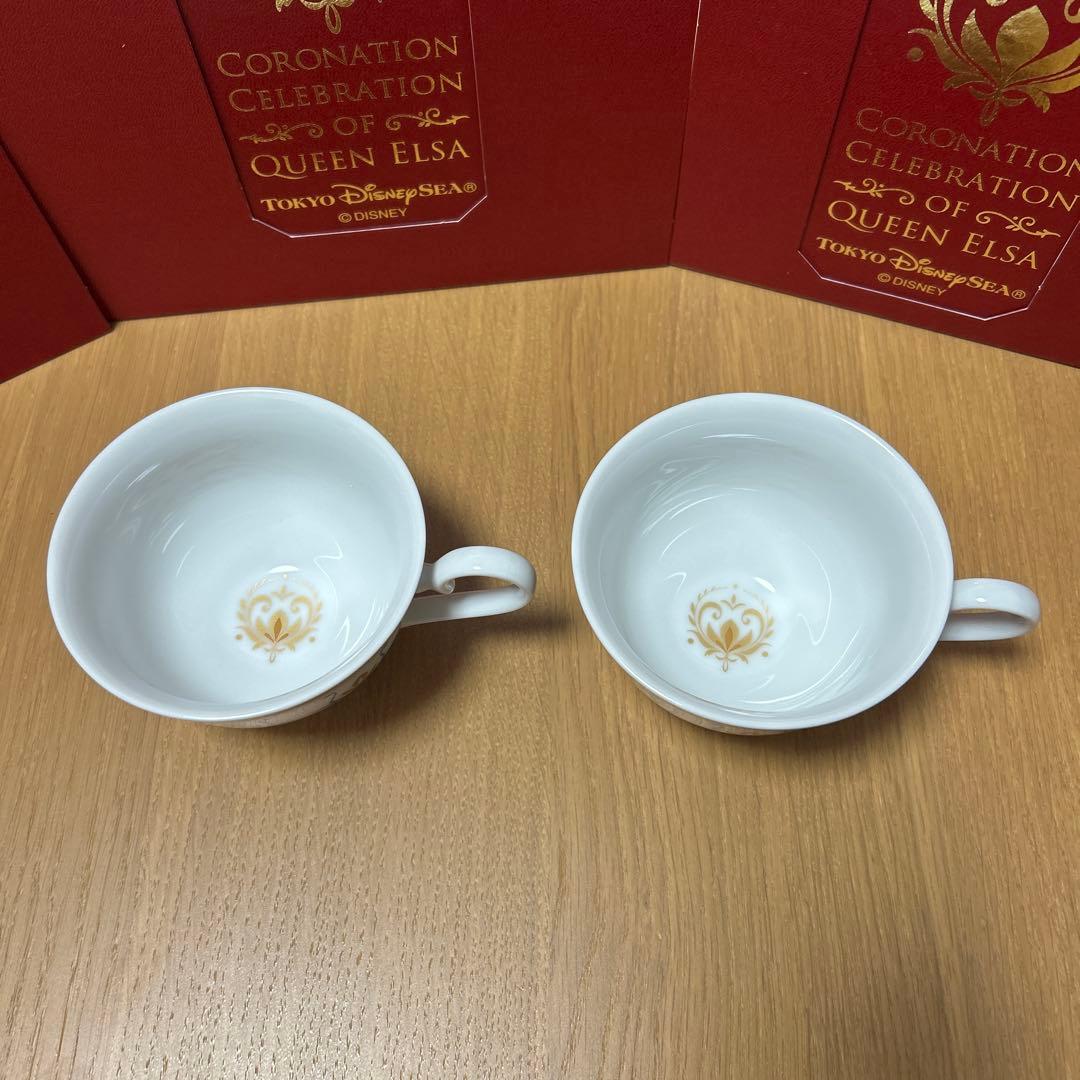 ファンタジースプリングス　エルサ　カップ・ソーサー2セット　プレート2枚