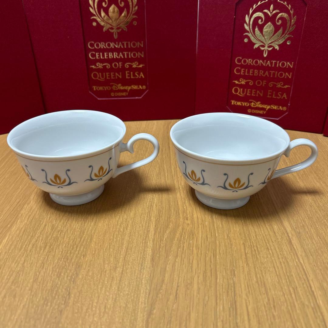 ファンタジースプリングス　エルサ　カップ・ソーサー2セット　プレート2枚
