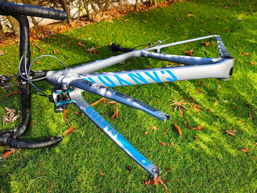 CANYON Ultimate CF SL F10フレーム ステム付属