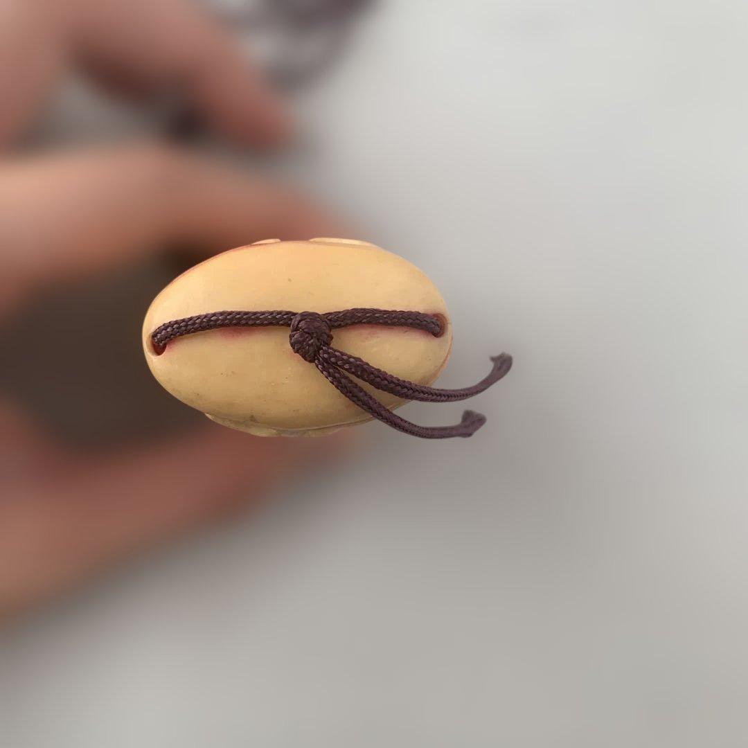 ウサギ彫刻印籠　縦6, 横4cm