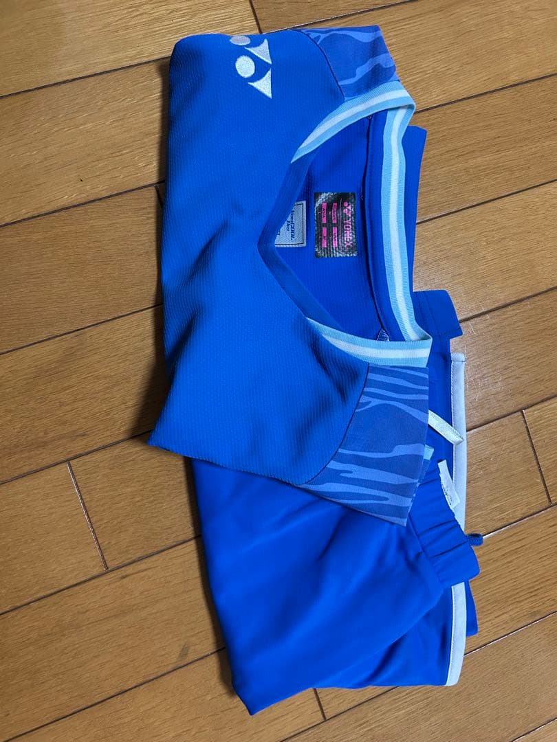 YONEXレディースユニフォーム上下セットです